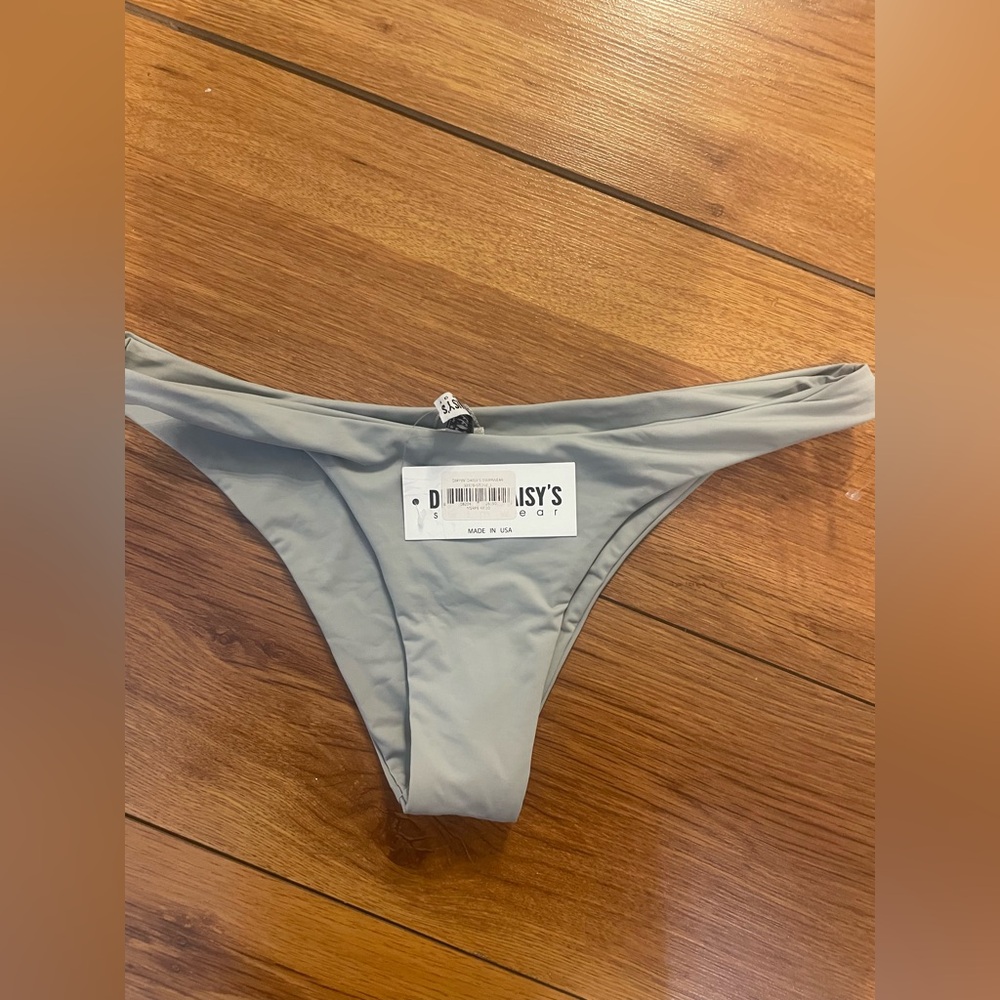 DIPPIN DAISYS - NWT LOW RISE BOTTOM